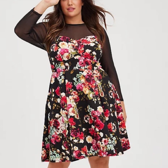 TORRID NWOT FIT & FLARE SCUBA MINI DRESS - FLORAL SCUBA FIT BLACK - Picture 2 of 6